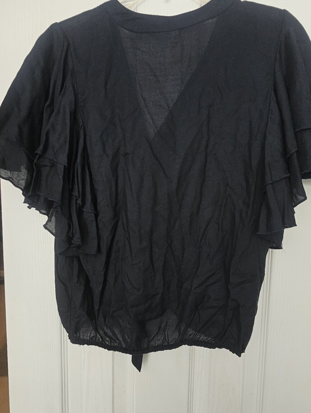 Free People top "Island Angel Flutter Top" features a distinctly bohemian Look - Picture 5 of 10